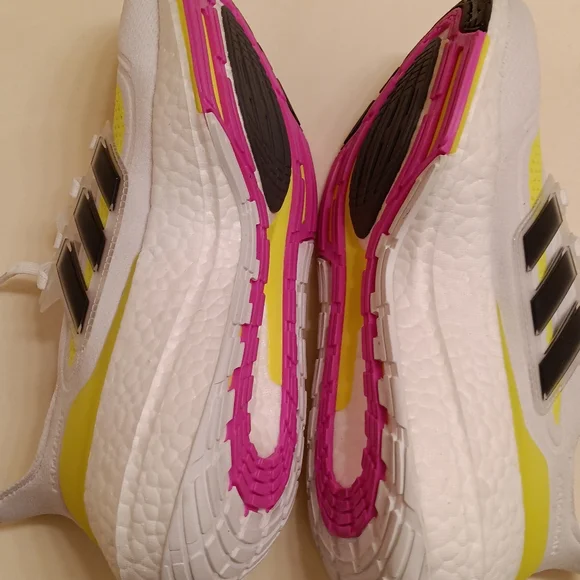 Adidas UltraBoost 21 Running Shoe - Picture 10 of 10